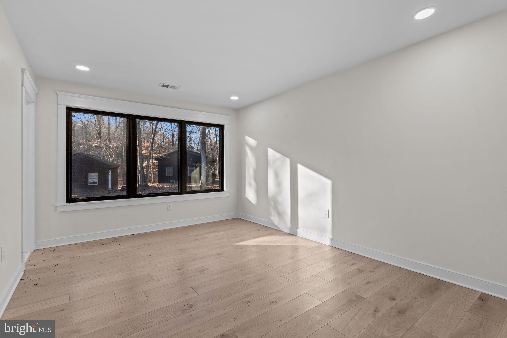 PINEVILLE - Residential