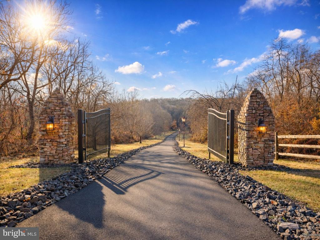 PINEVILLE - Residential