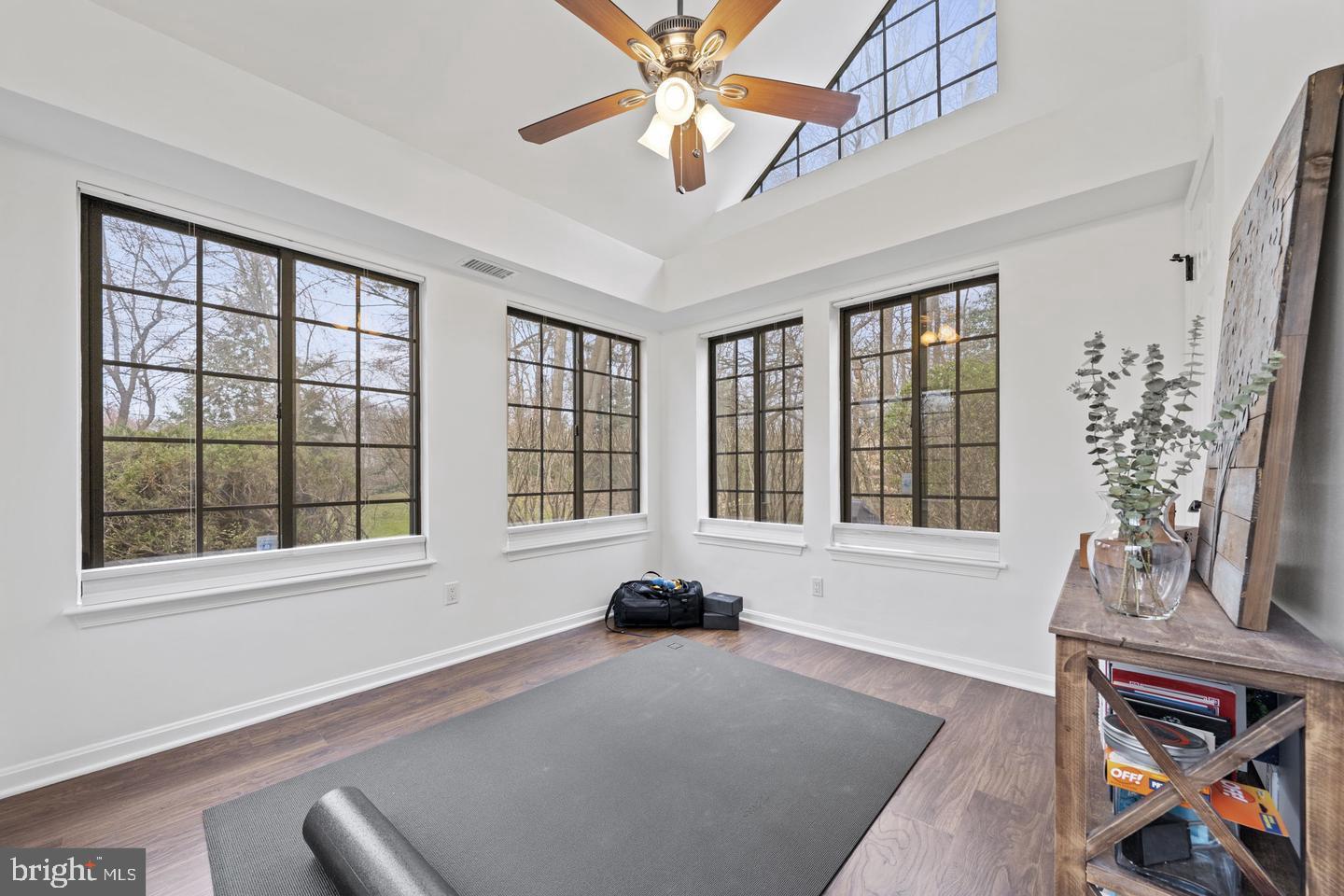 TIERS AT MANCHESTER LAKE - Residential Lease