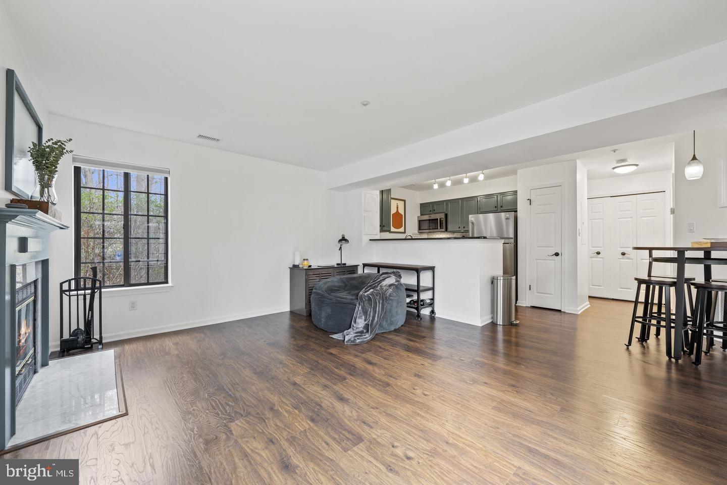 TIERS AT MANCHESTER LAKE - Residential Lease