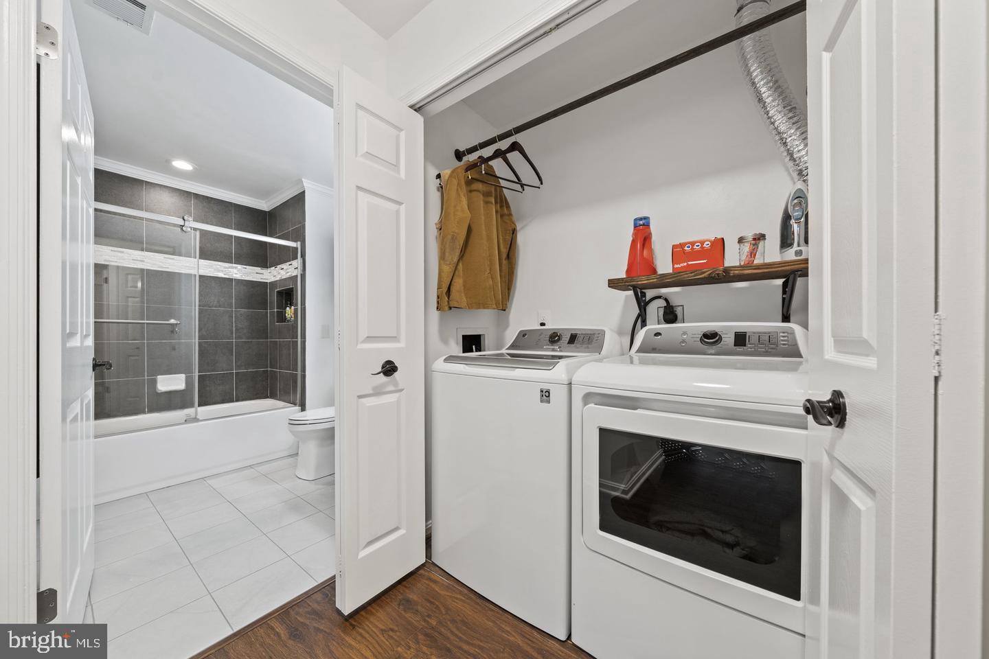 TIERS AT MANCHESTER LAKE - Residential Lease