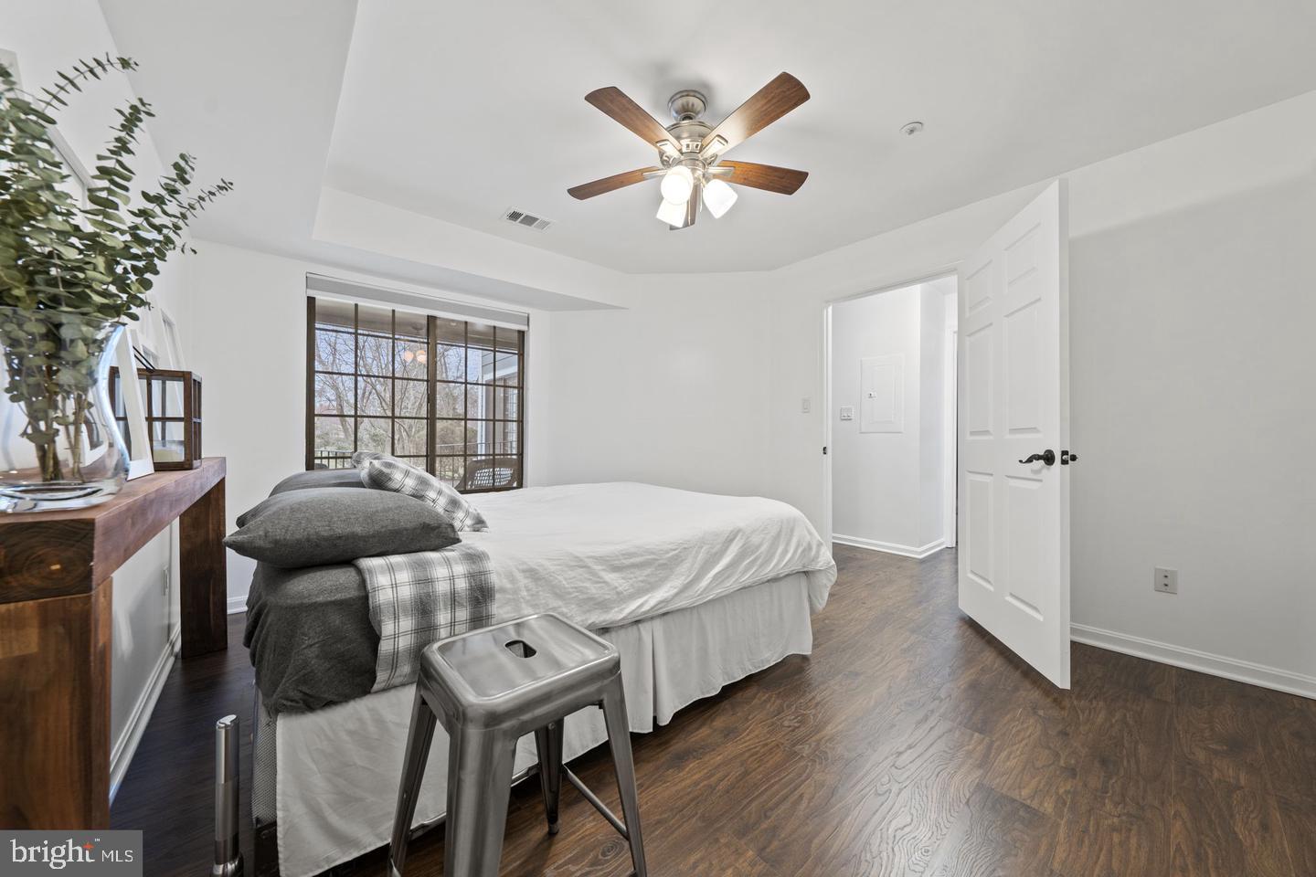 TIERS AT MANCHESTER LAKE - Residential Lease