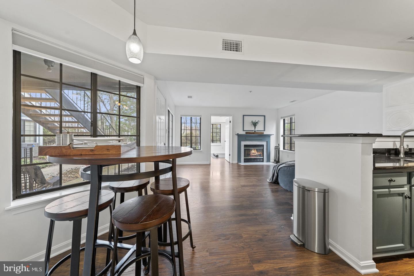 TIERS AT MANCHESTER LAKE - Residential Lease