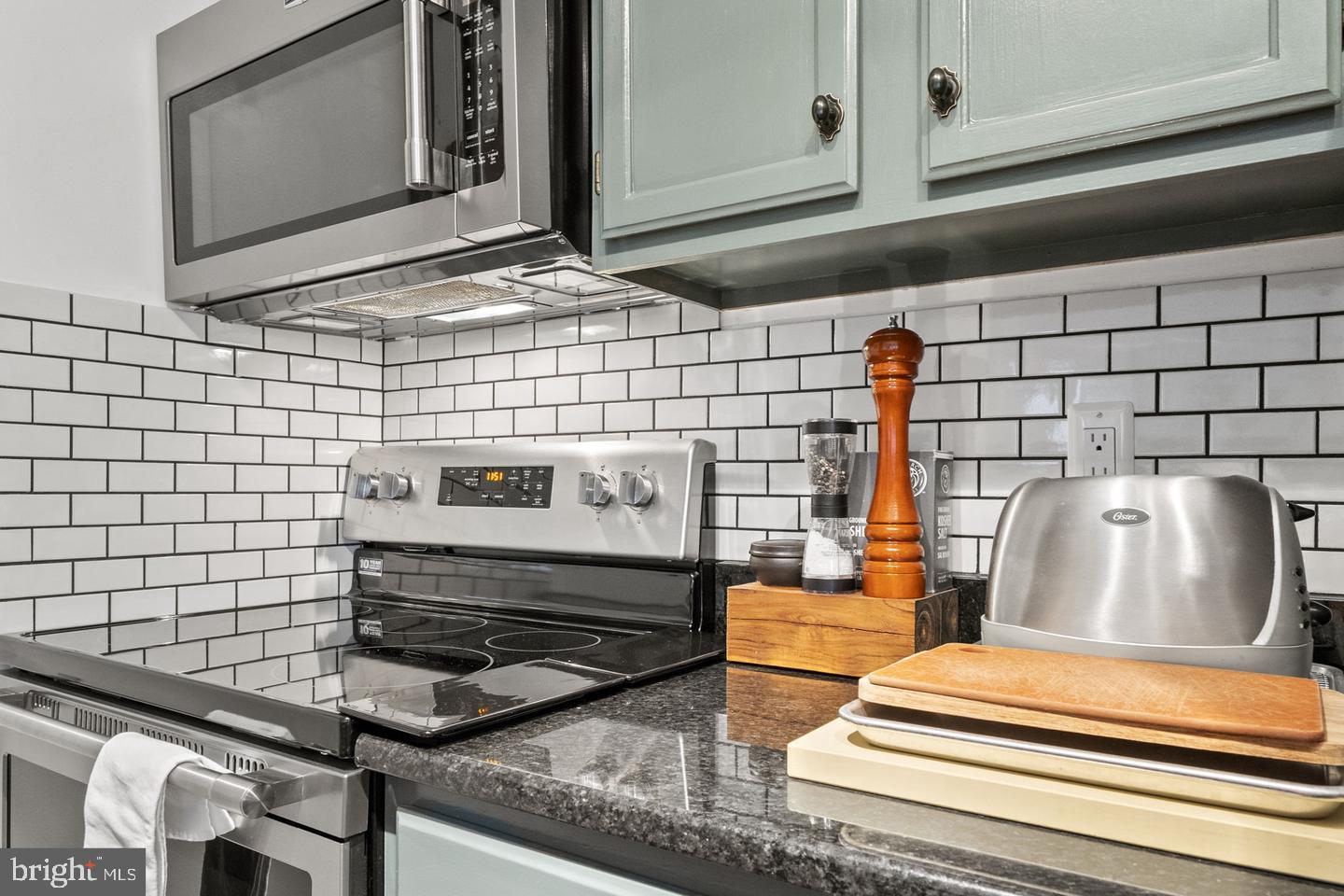 TIERS AT MANCHESTER LAKE - Residential Lease