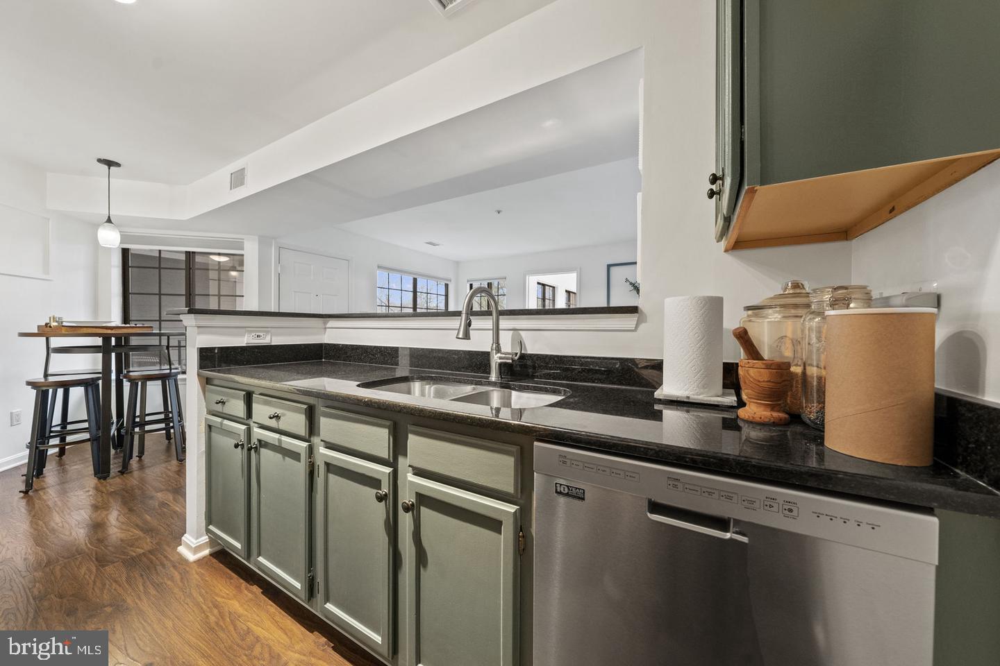 TIERS AT MANCHESTER LAKE - Residential Lease