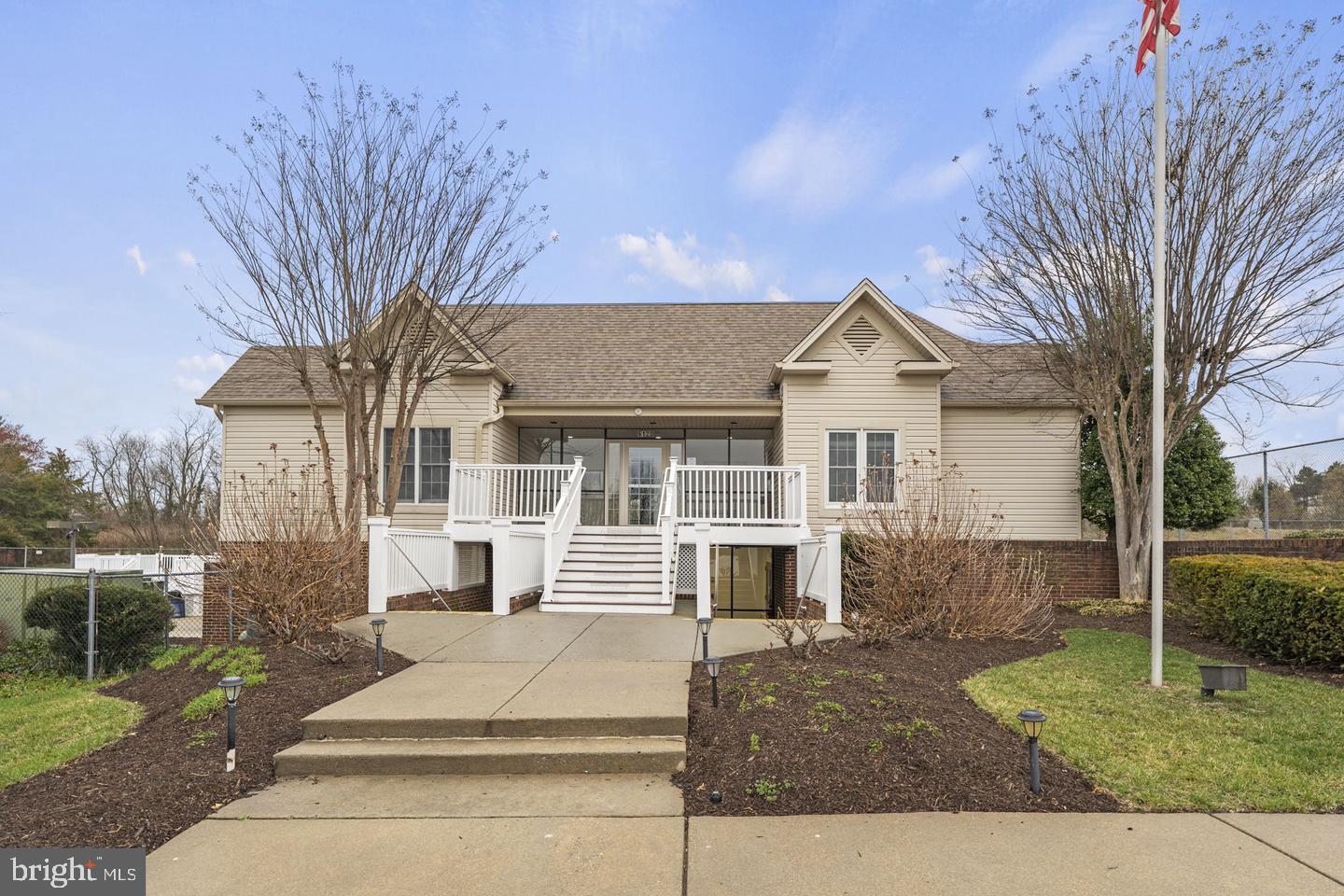 TIERS AT MANCHESTER LAKE - Residential Lease