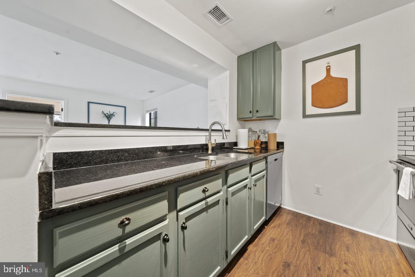 TIERS AT MANCHESTER LAKE - Residential Lease