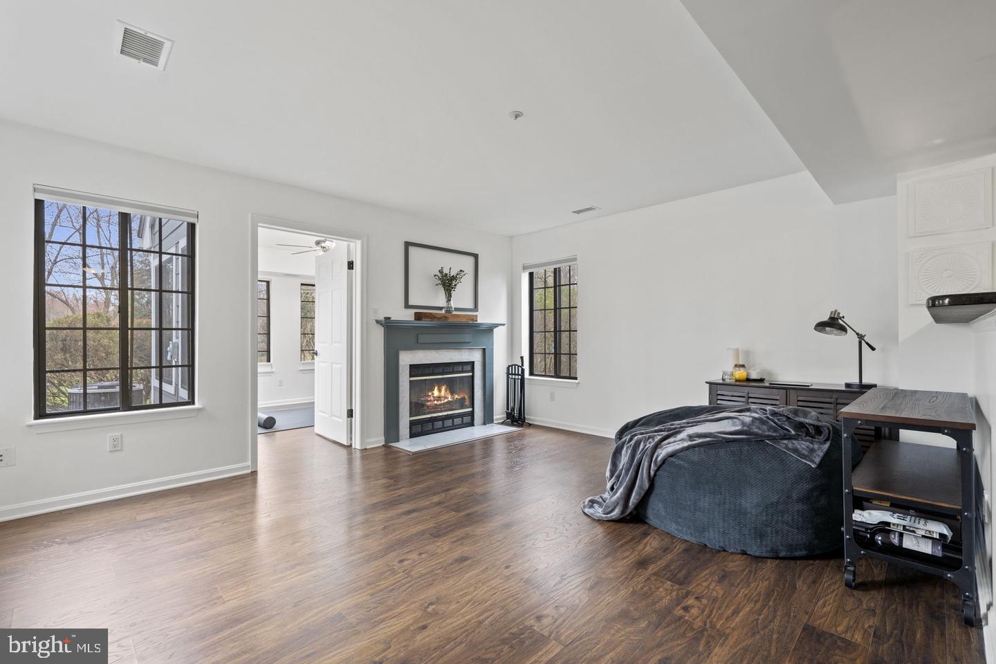 TIERS AT MANCHESTER LAKE - Residential Lease