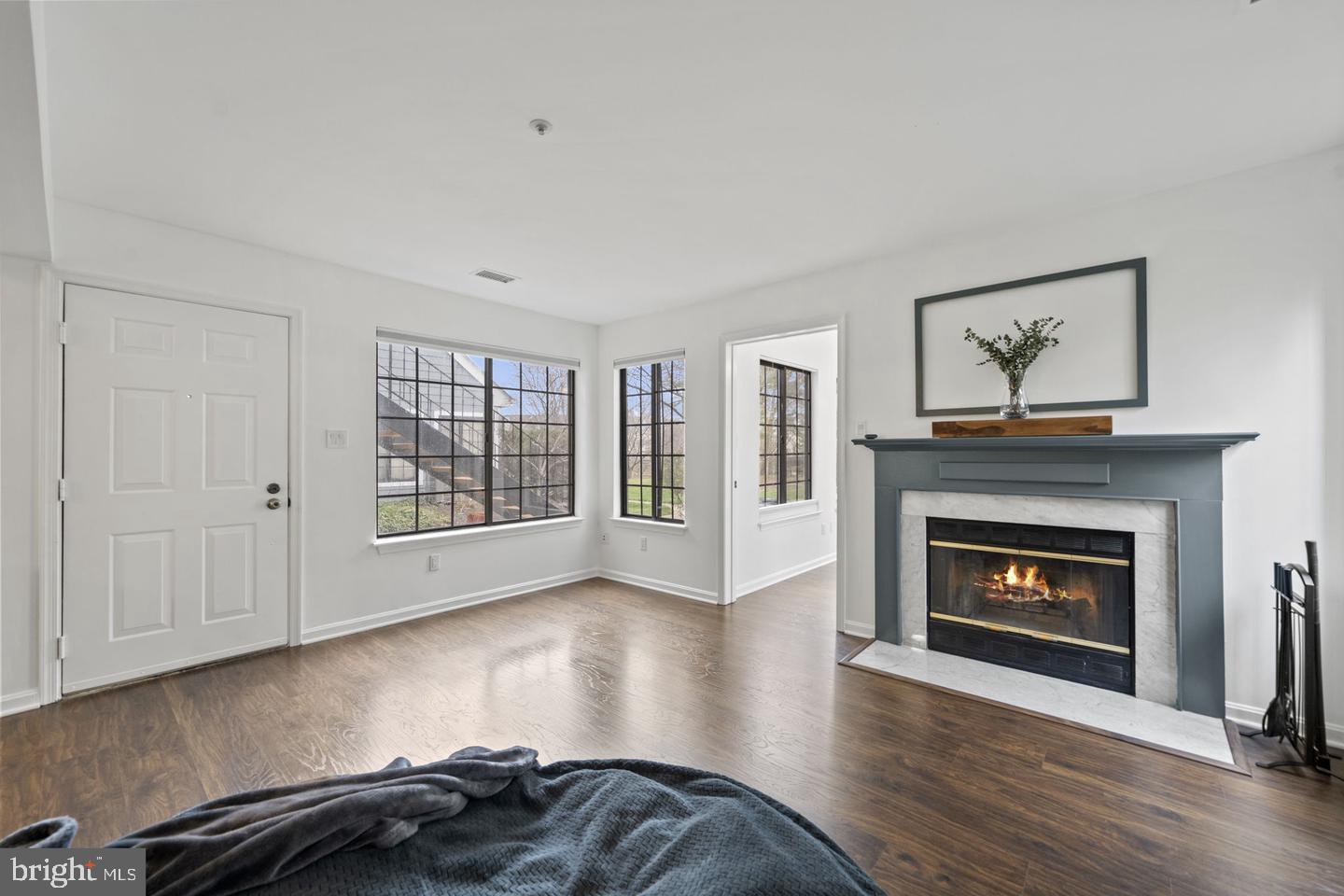 TIERS AT MANCHESTER LAKE - Residential Lease