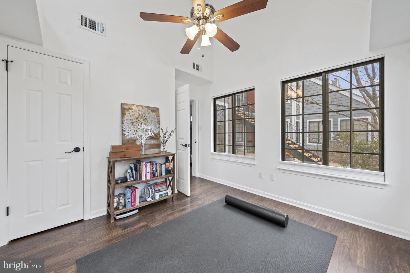 TIERS AT MANCHESTER LAKE - Residential Lease