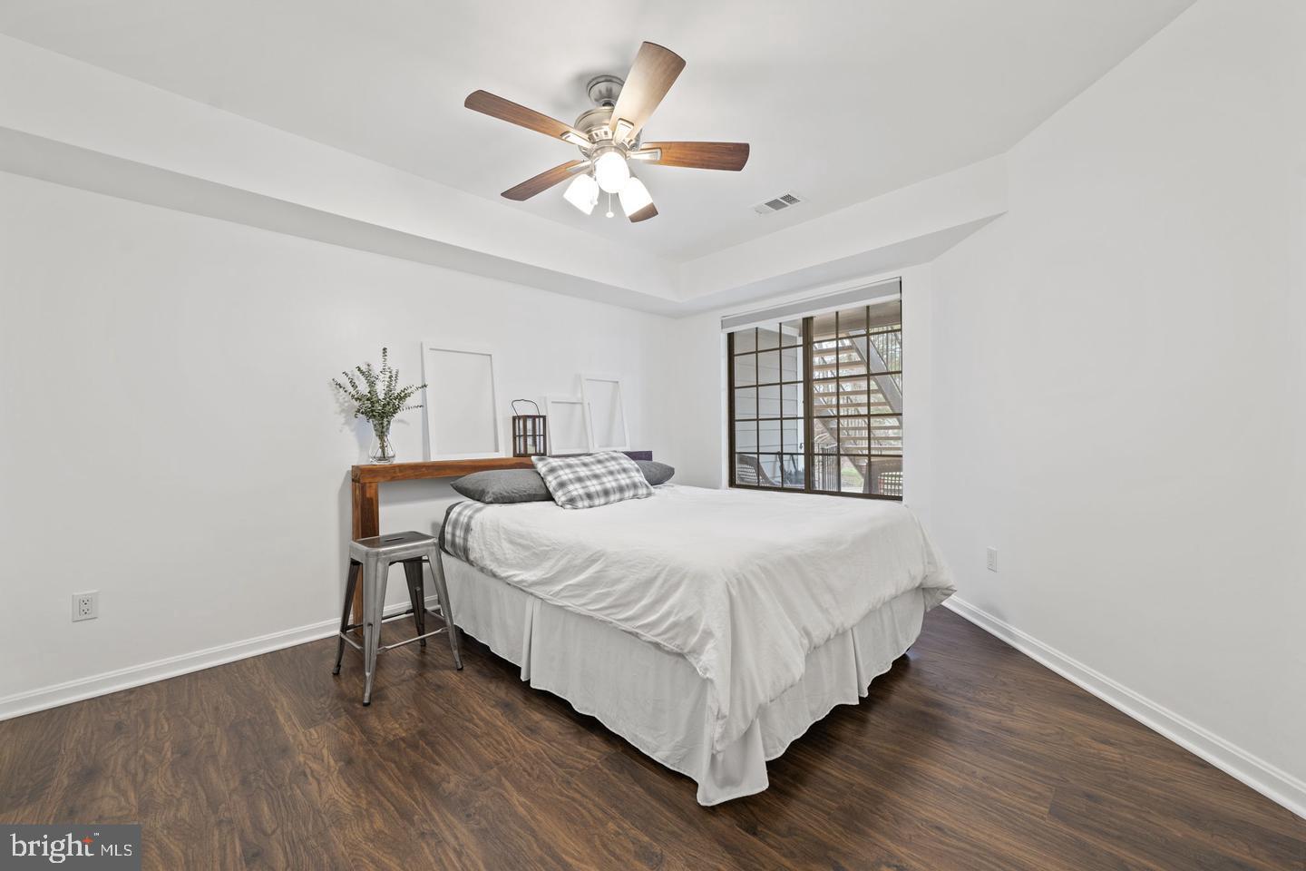 TIERS AT MANCHESTER LAKE - Residential Lease