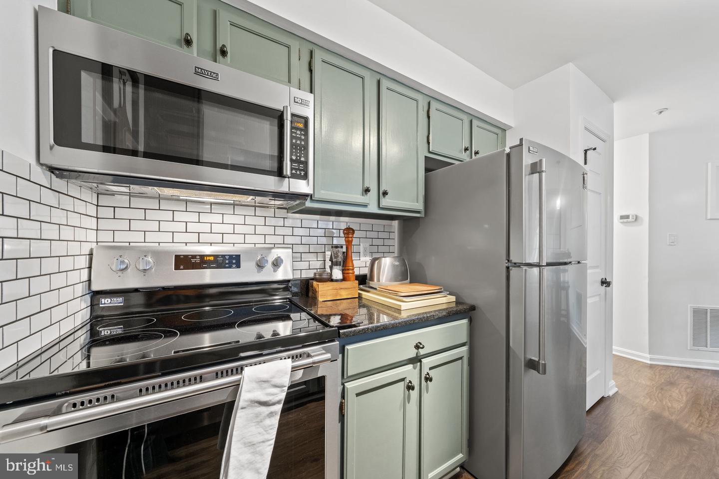 TIERS AT MANCHESTER LAKE - Residential Lease