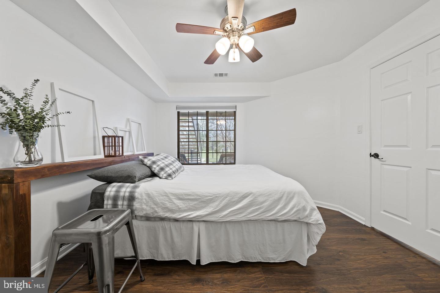 TIERS AT MANCHESTER LAKE - Residential Lease