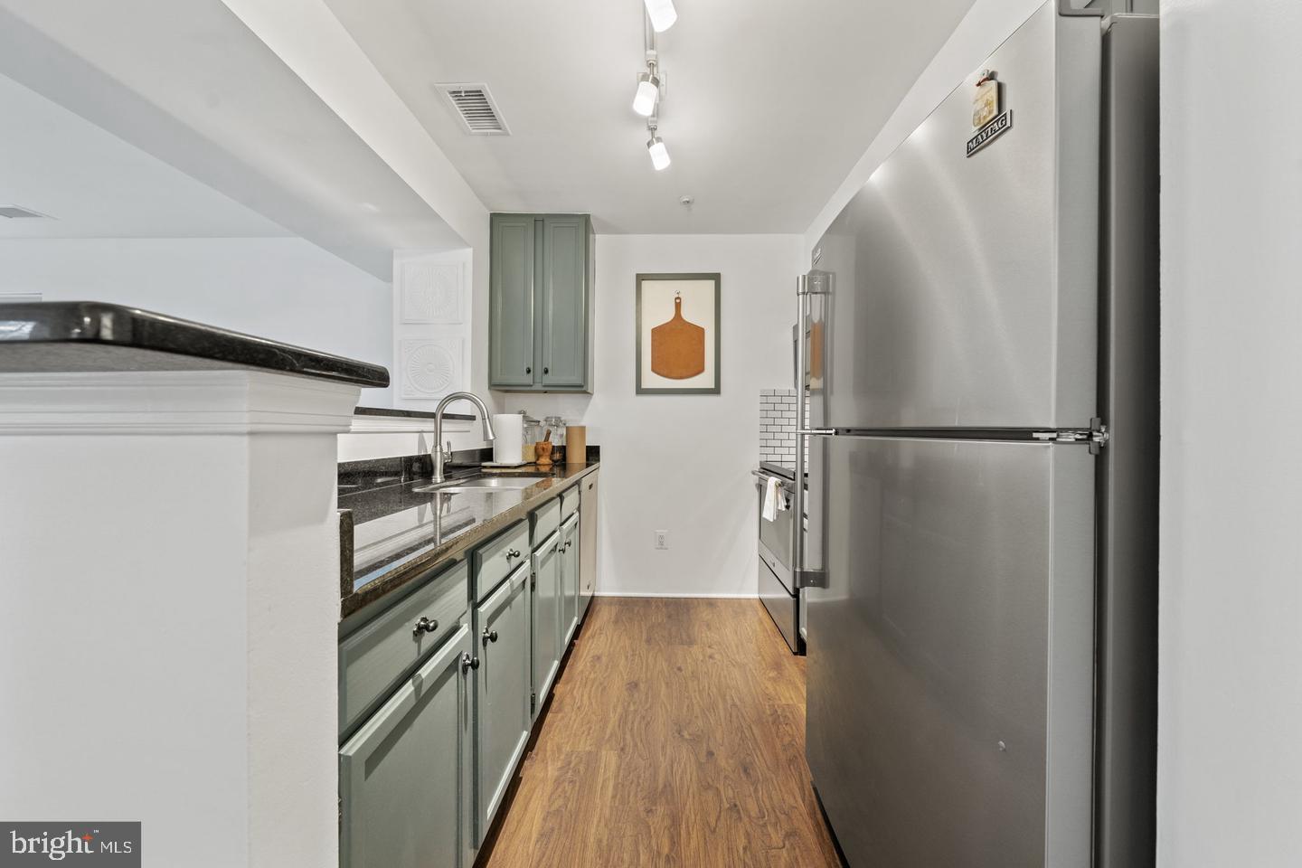 TIERS AT MANCHESTER LAKE - Residential Lease