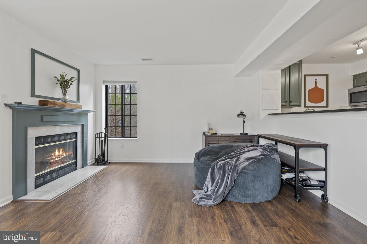 TIERS AT MANCHESTER LAKE - Residential Lease