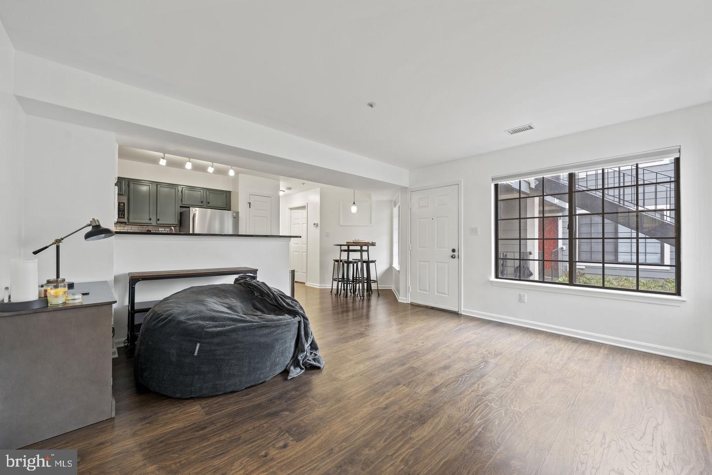 TIERS AT MANCHESTER LAKE - Residential Lease