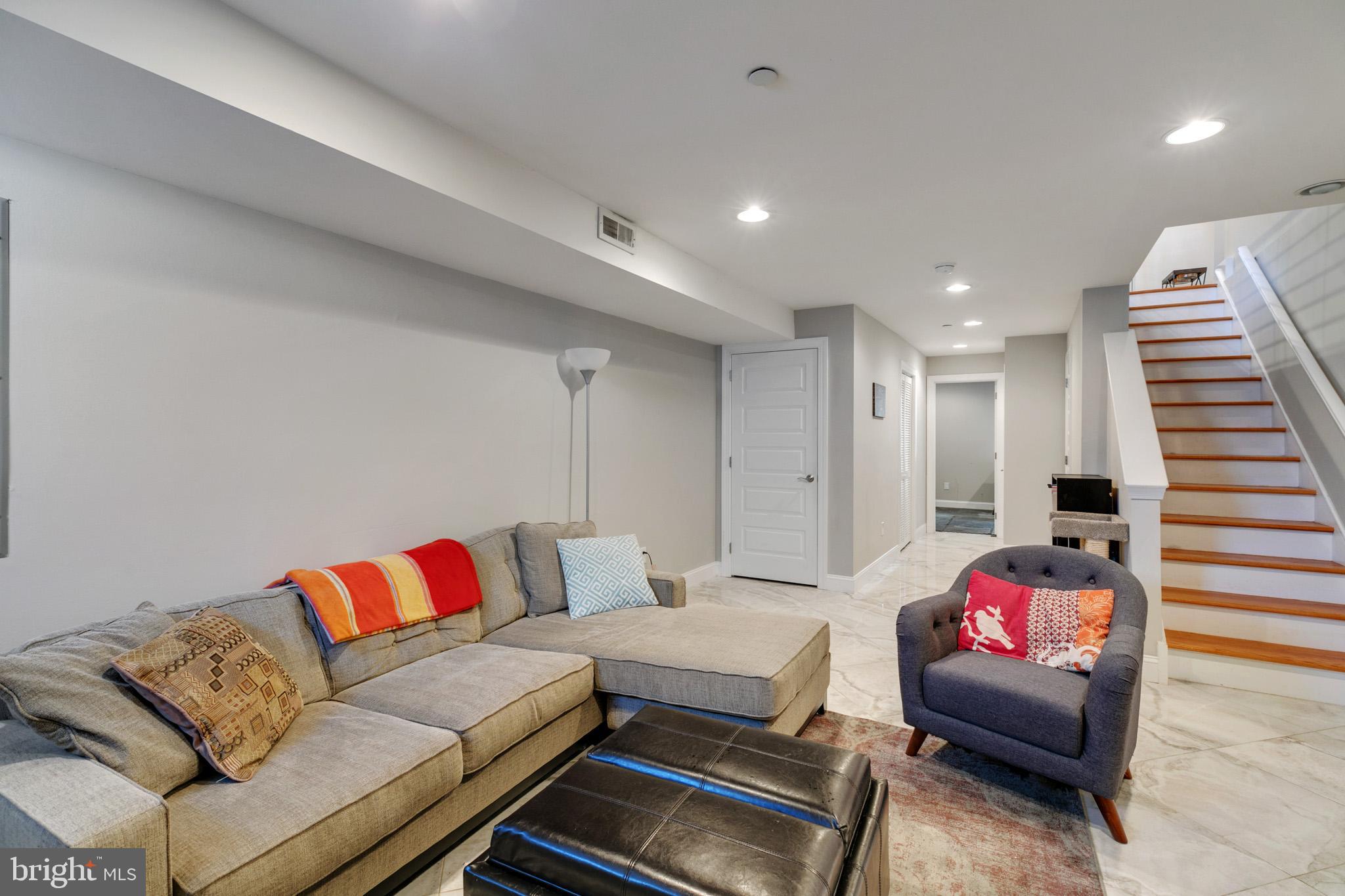 POINT BREEZE - Residential