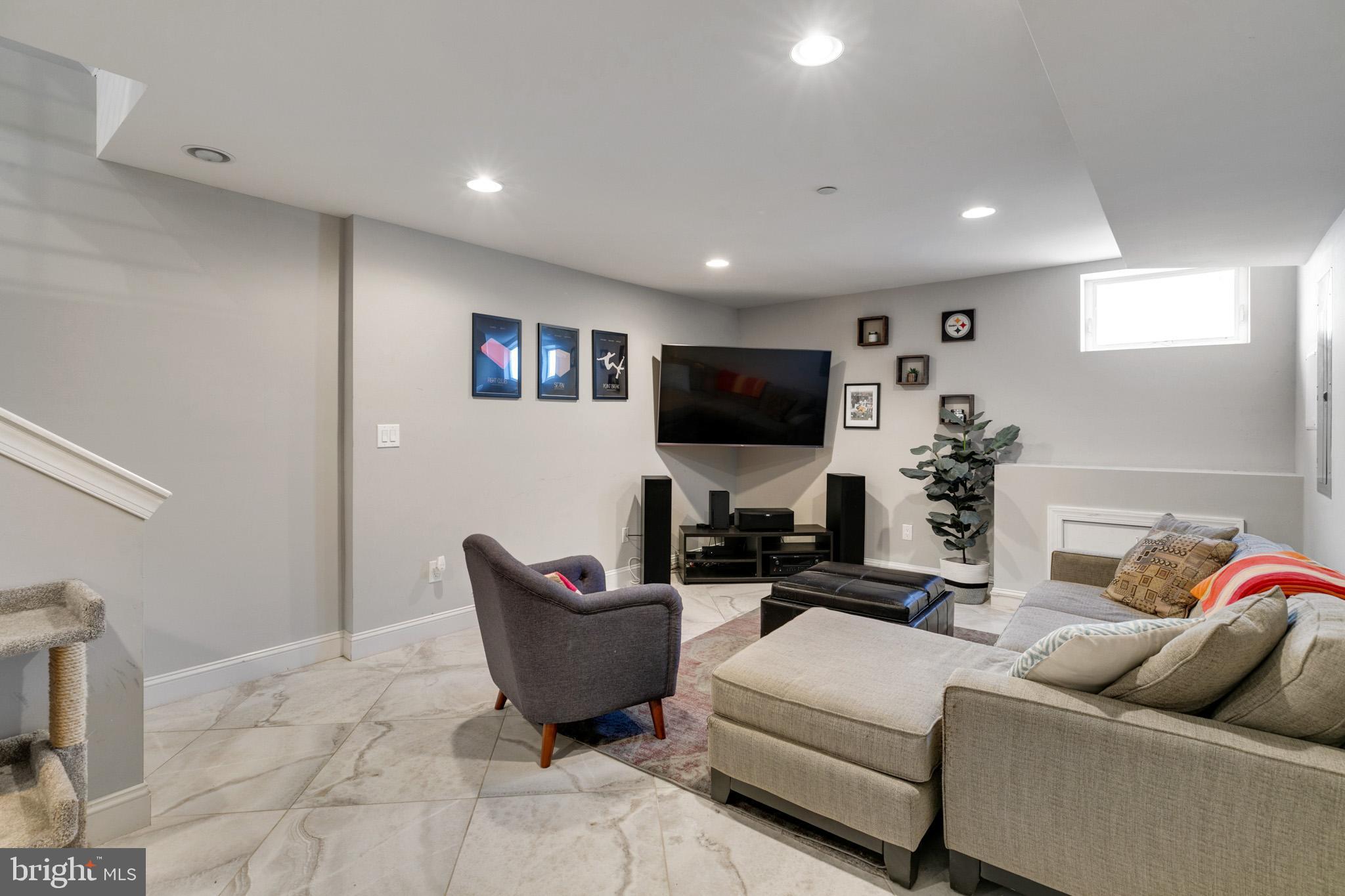 POINT BREEZE - Residential