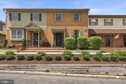 Townhouse For Sale - 633 E Main Street #B2<br/> MOORESTOWN, NJ 08057
