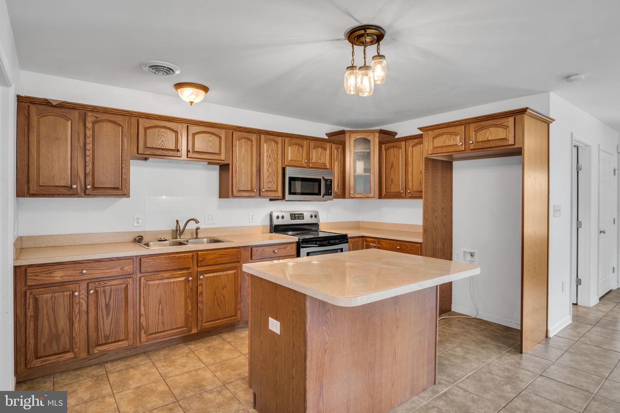 MEETING HOUSE HEIGHTS - Residential