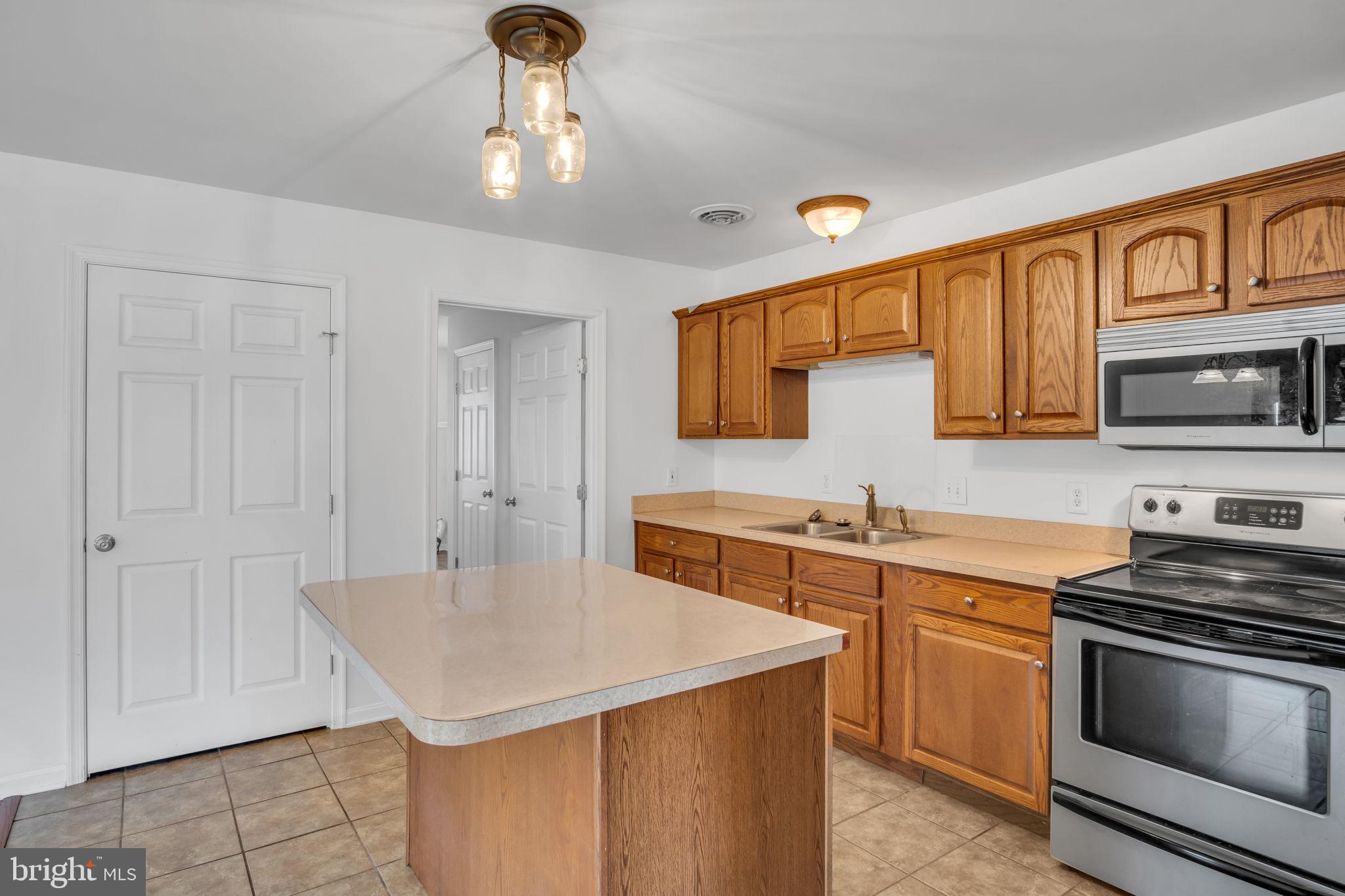 MEETING HOUSE HEIGHTS - Residential