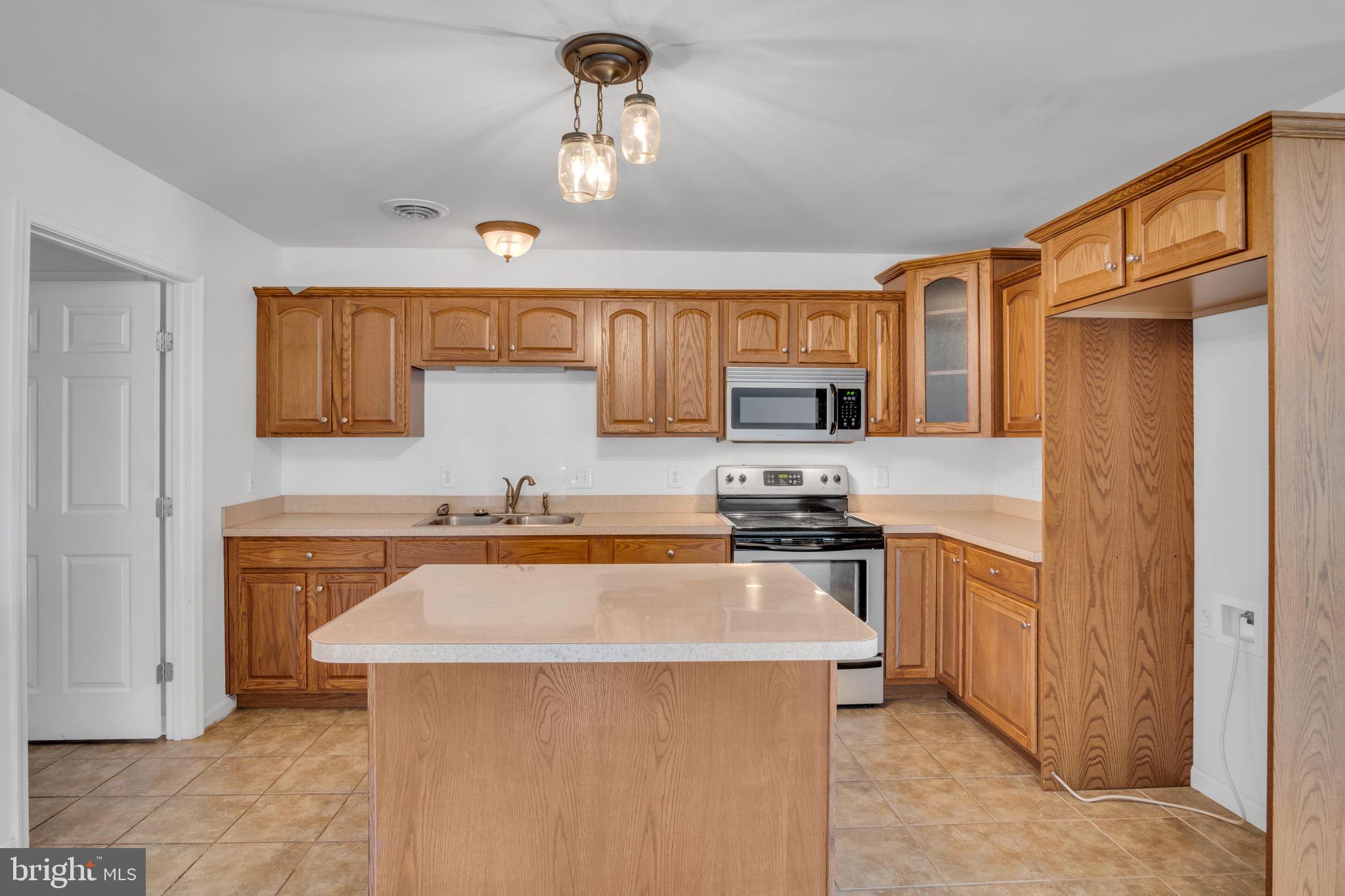 MEETING HOUSE HEIGHTS - Residential