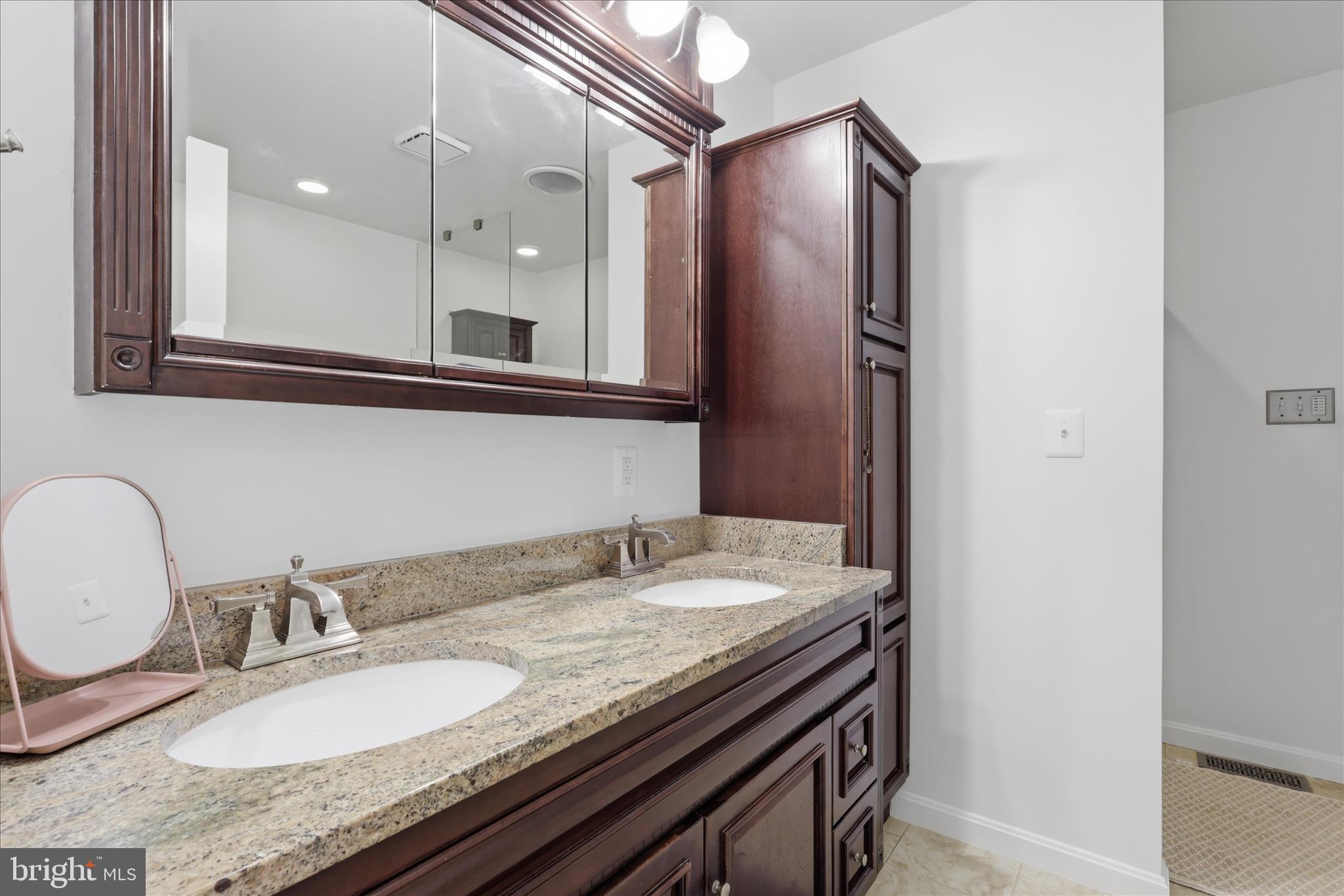 FAIRWAY MEADOWS - Residential