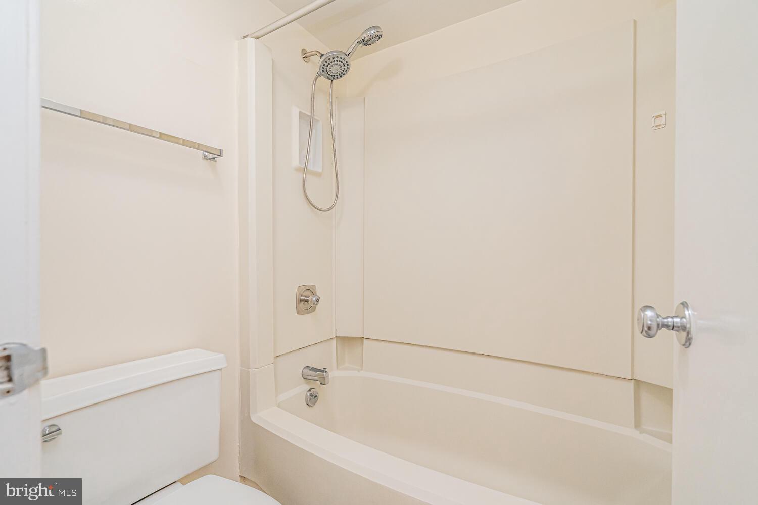 ROTONDA - Residential Lease