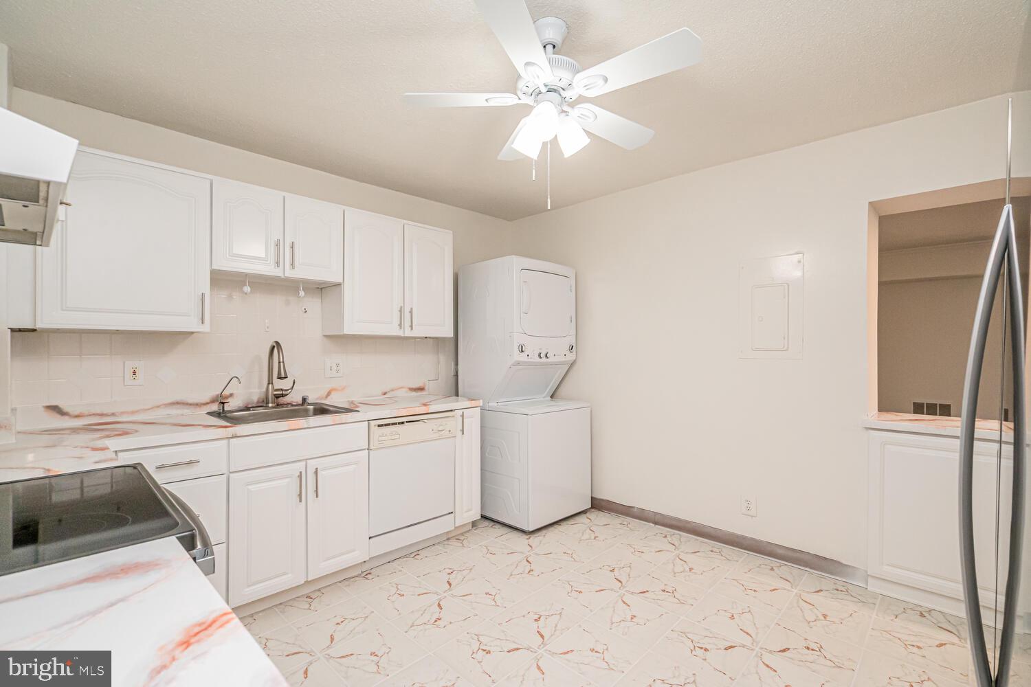 ROTONDA - Residential Lease