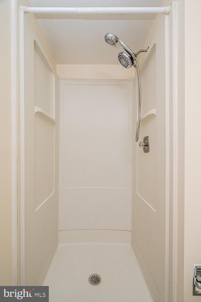 ROTONDA - Residential Lease