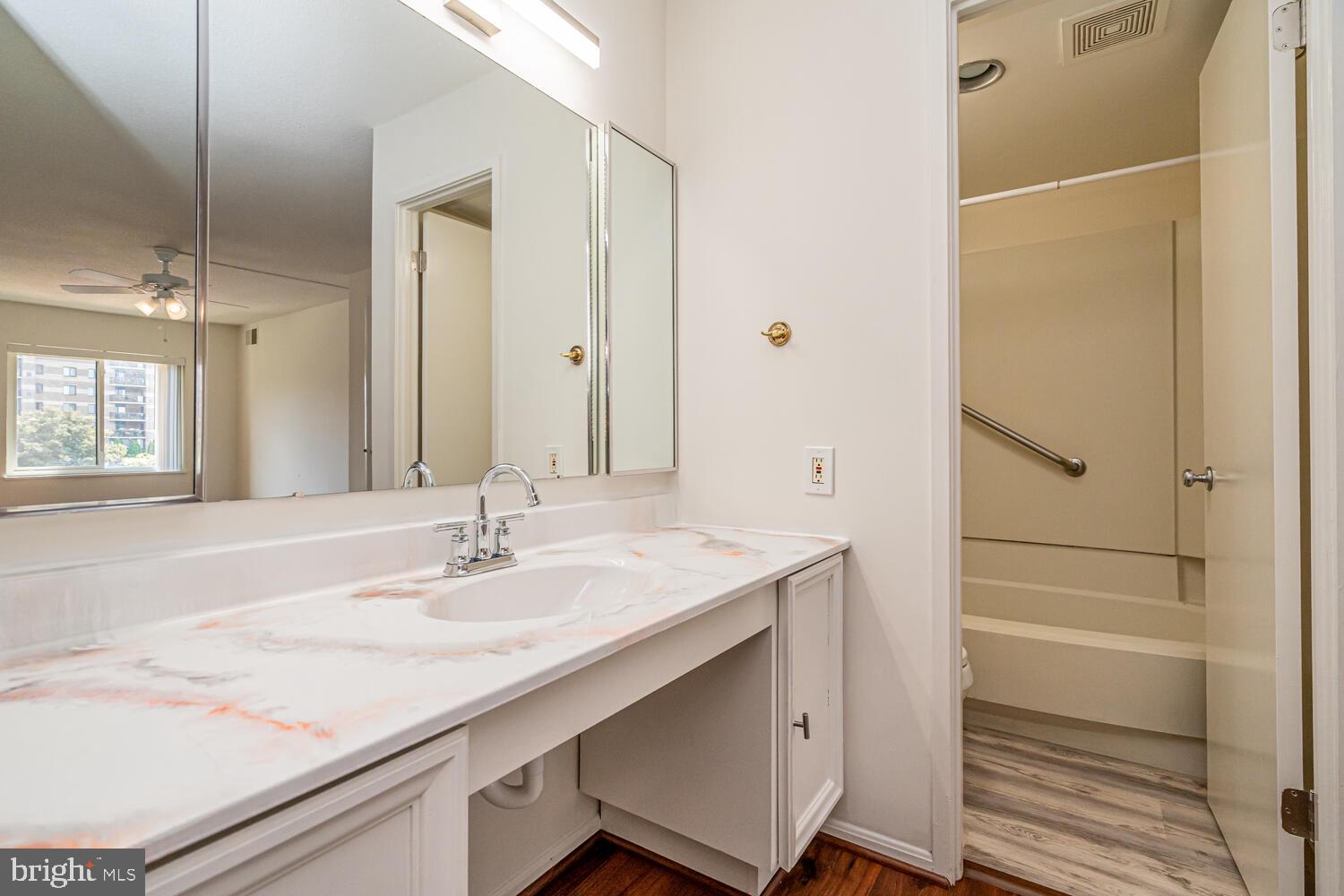 ROTONDA - Residential Lease