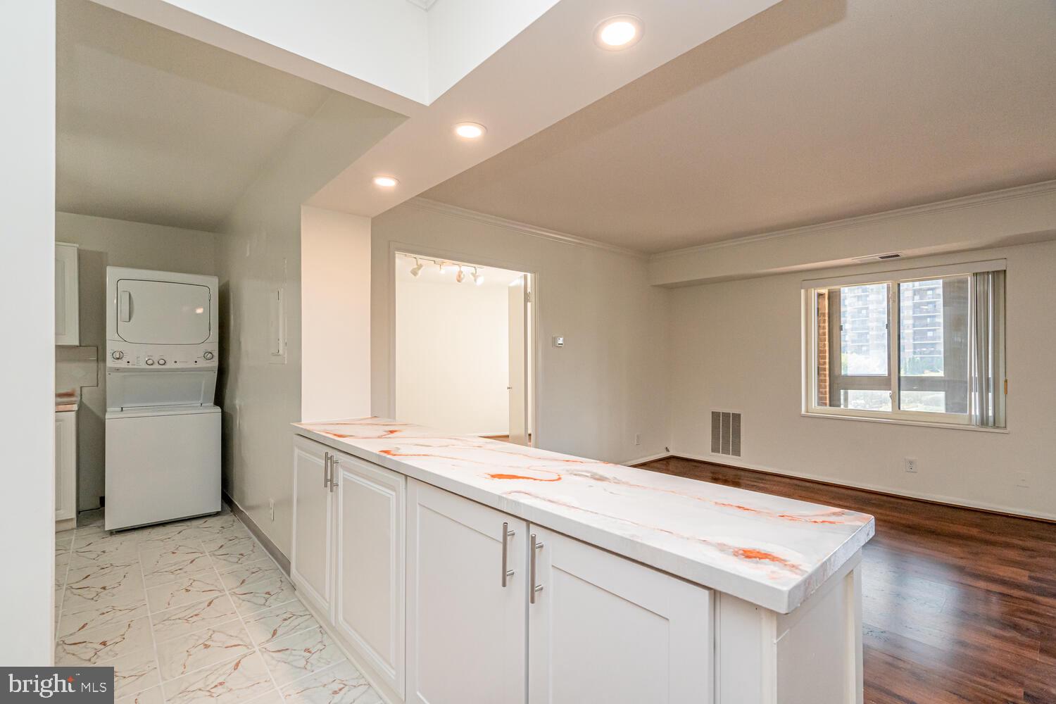 ROTONDA - Residential Lease