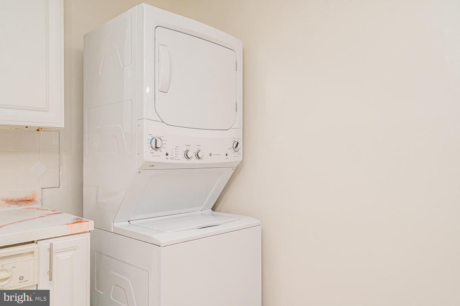 ROTONDA - Residential Lease