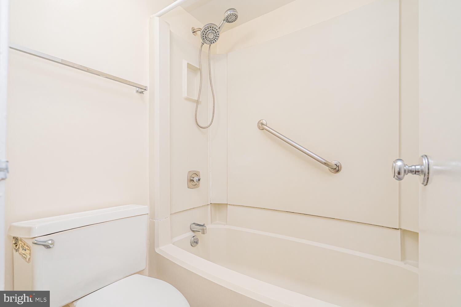 ROTONDA - Residential Lease