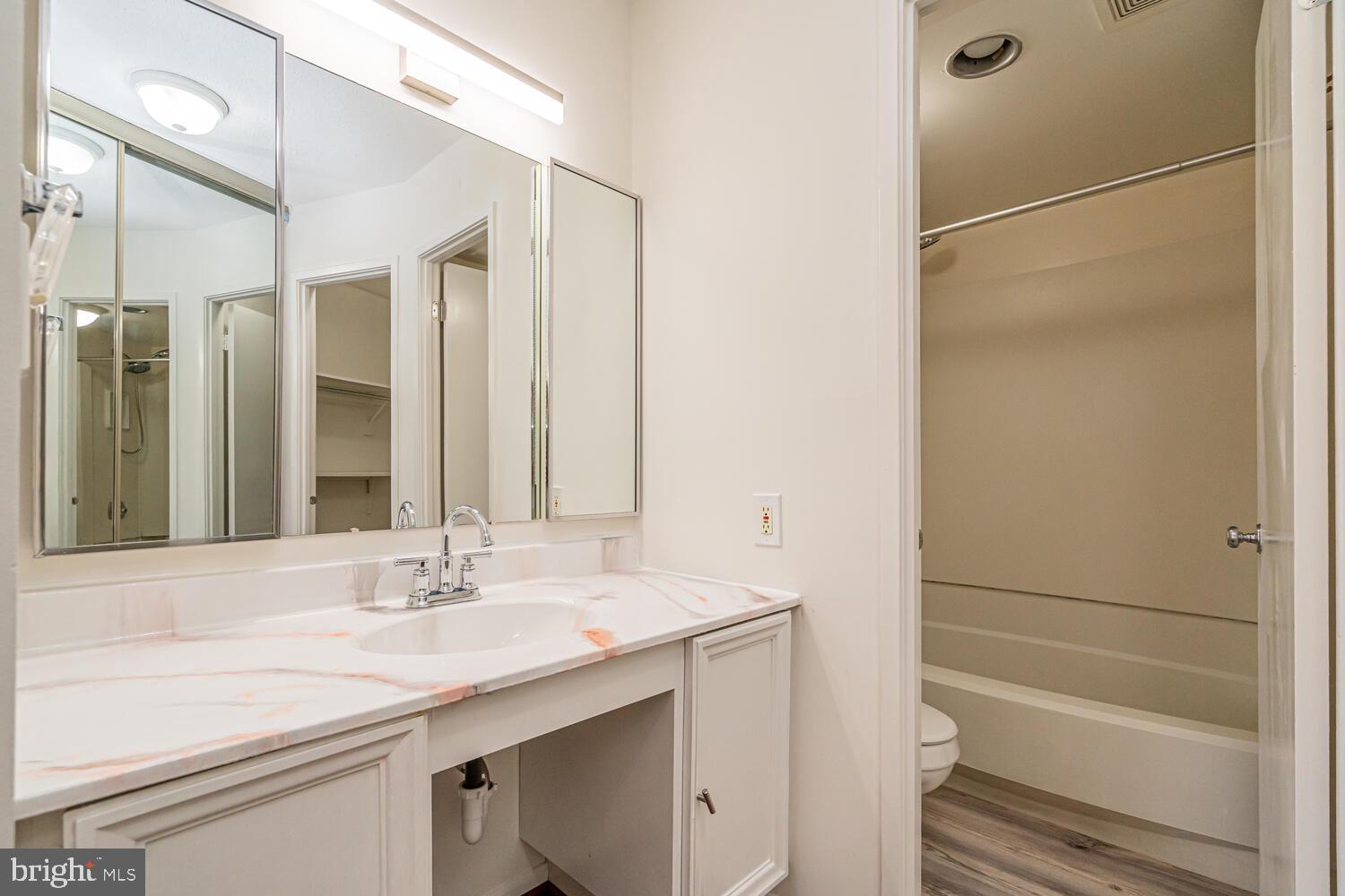 ROTONDA - Residential Lease