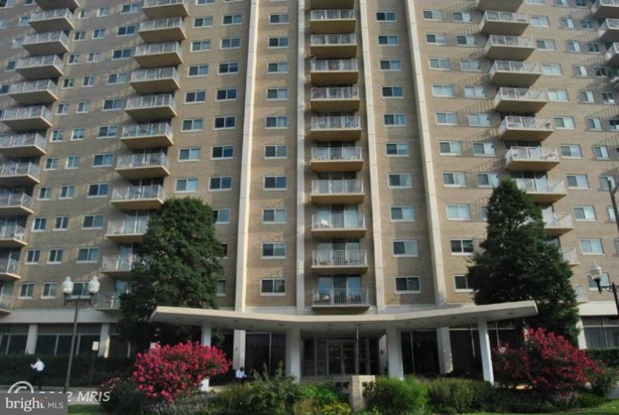 Unbeatable Location!! Close to 395 , Arlington, walk to Shirlington shops and restaurants, public transportation in front of building, close to Pentagon and DC. Gorgeous unit with renovated kitchen and bathroom, all neutral colors, open floor plan, ss appliances, granite counter, hardwood floors, walk-in closet and utilities included! A must see.