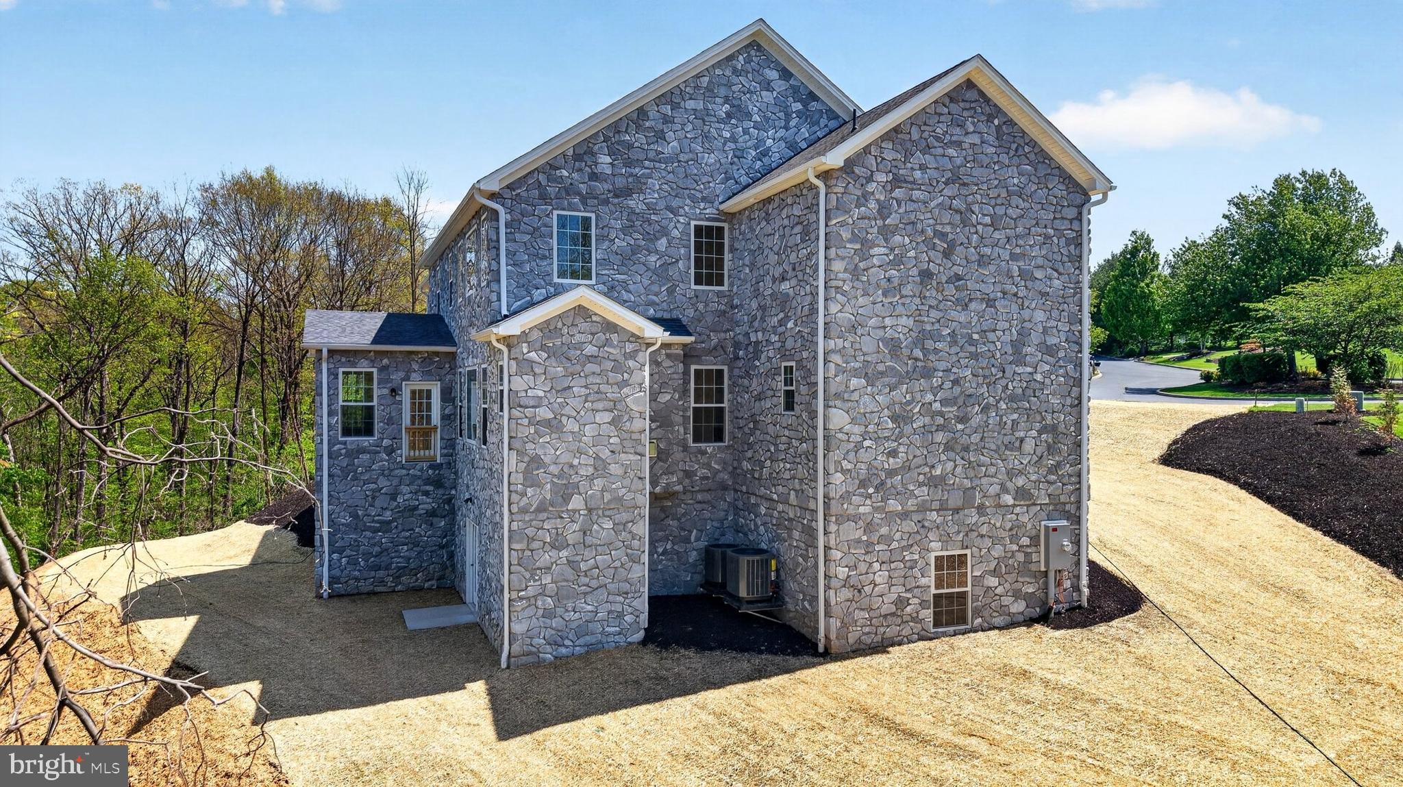 PINEHURST HILLS - Residential