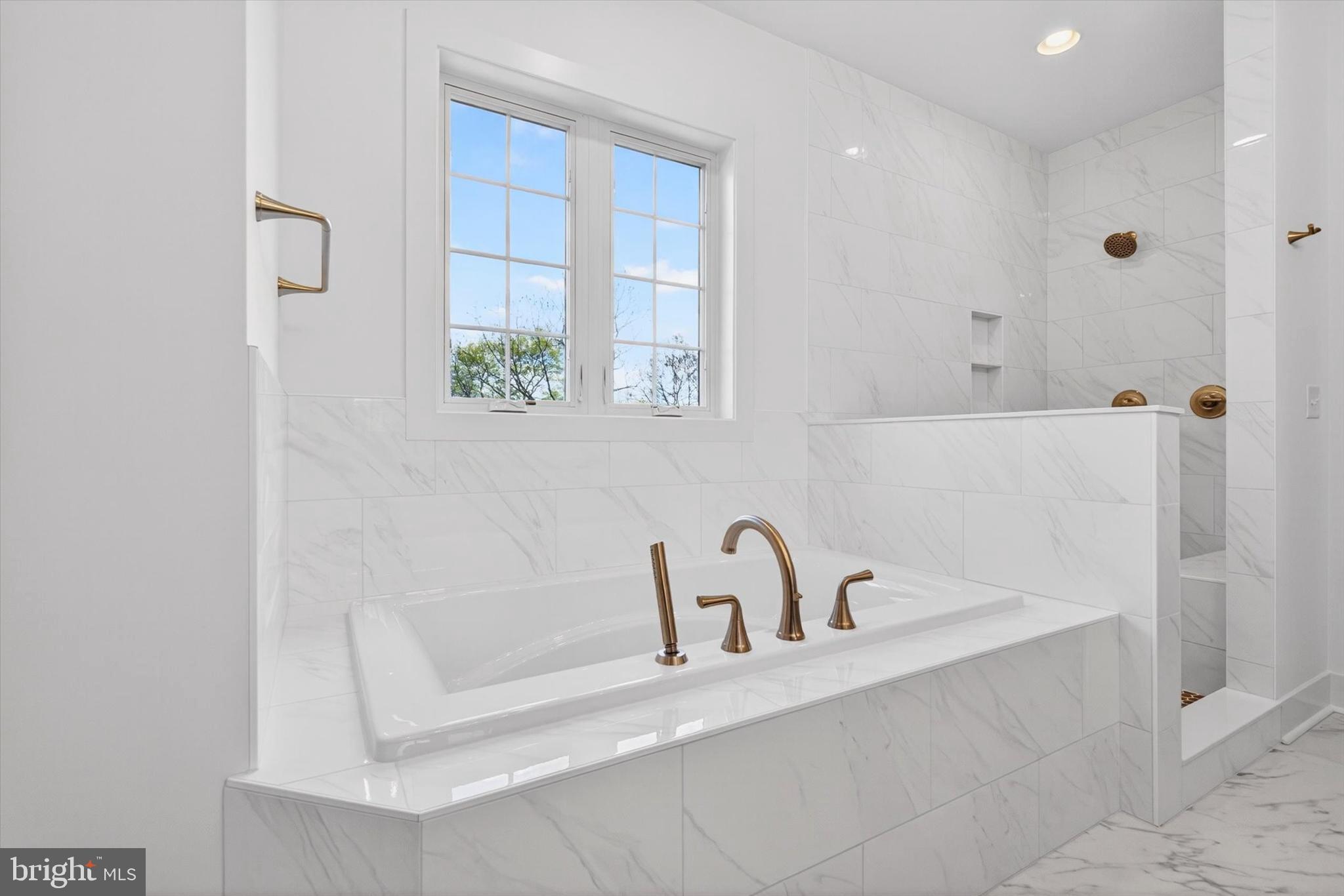 PINEHURST HILLS - Residential