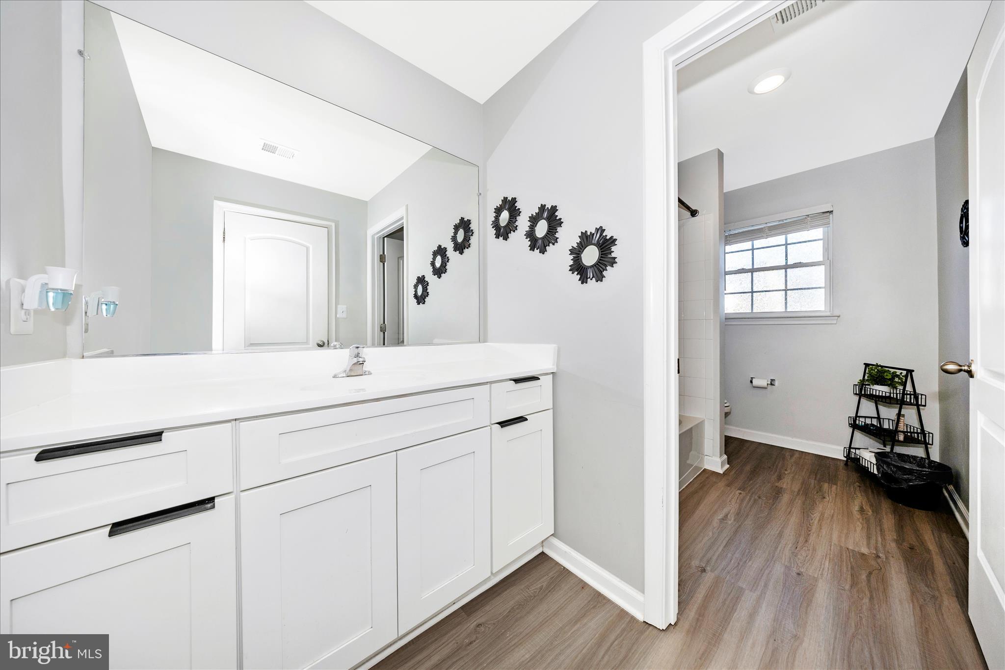 BROOKFIELD - Residential