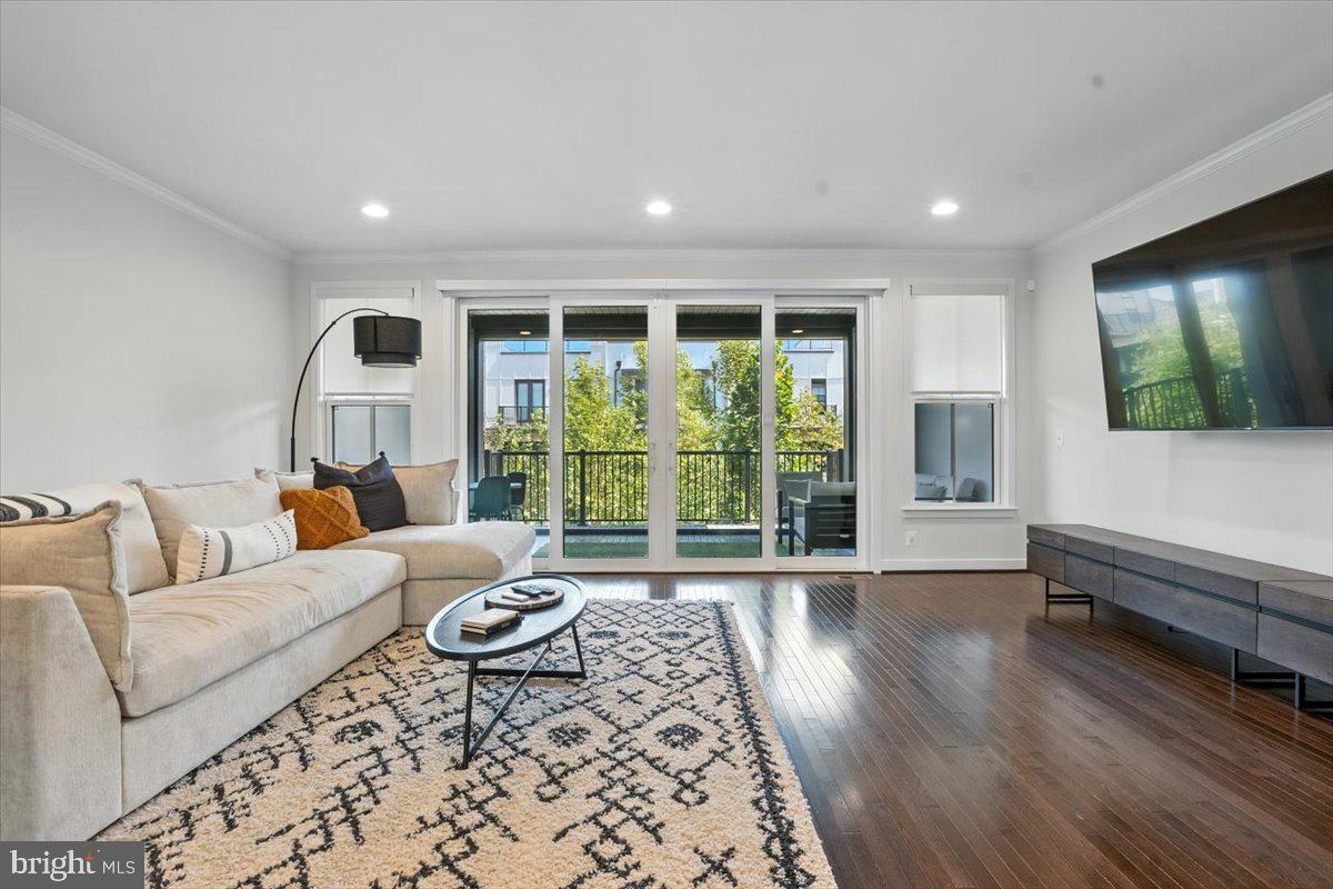 BRAMBLETON TOWN CENTER - Residential Lease