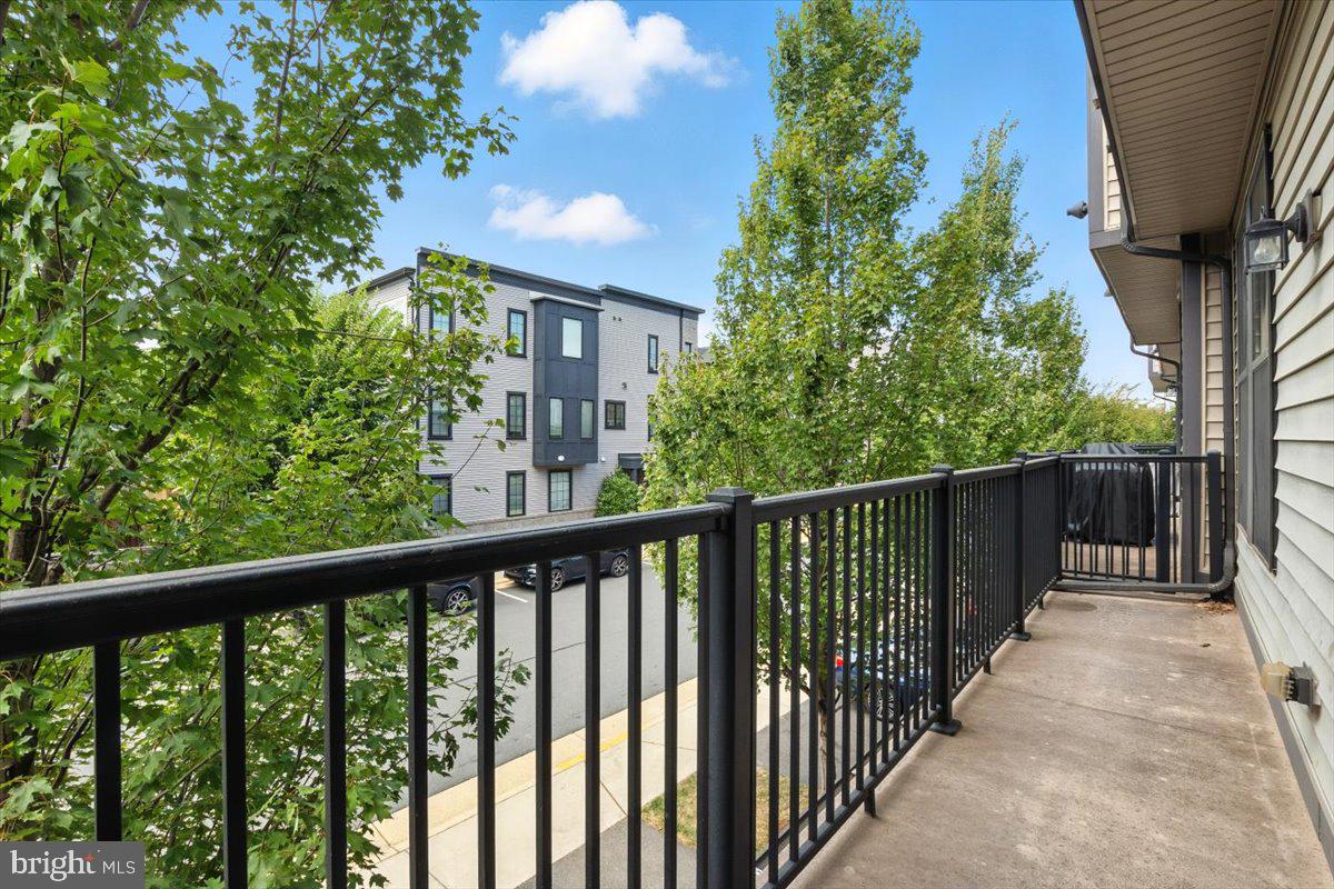 BRAMBLETON TOWN CENTER - Residential Lease