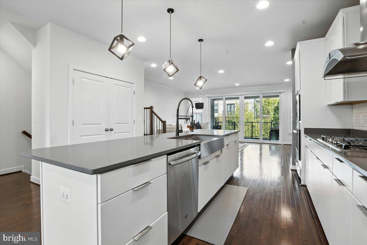 BRAMBLETON TOWN CENTER - Residential Lease