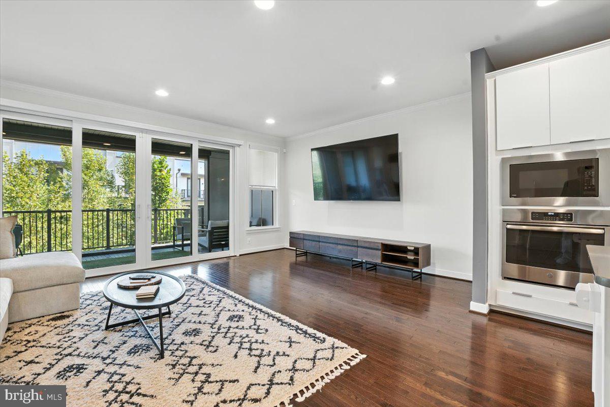 BRAMBLETON TOWN CENTER - Residential Lease