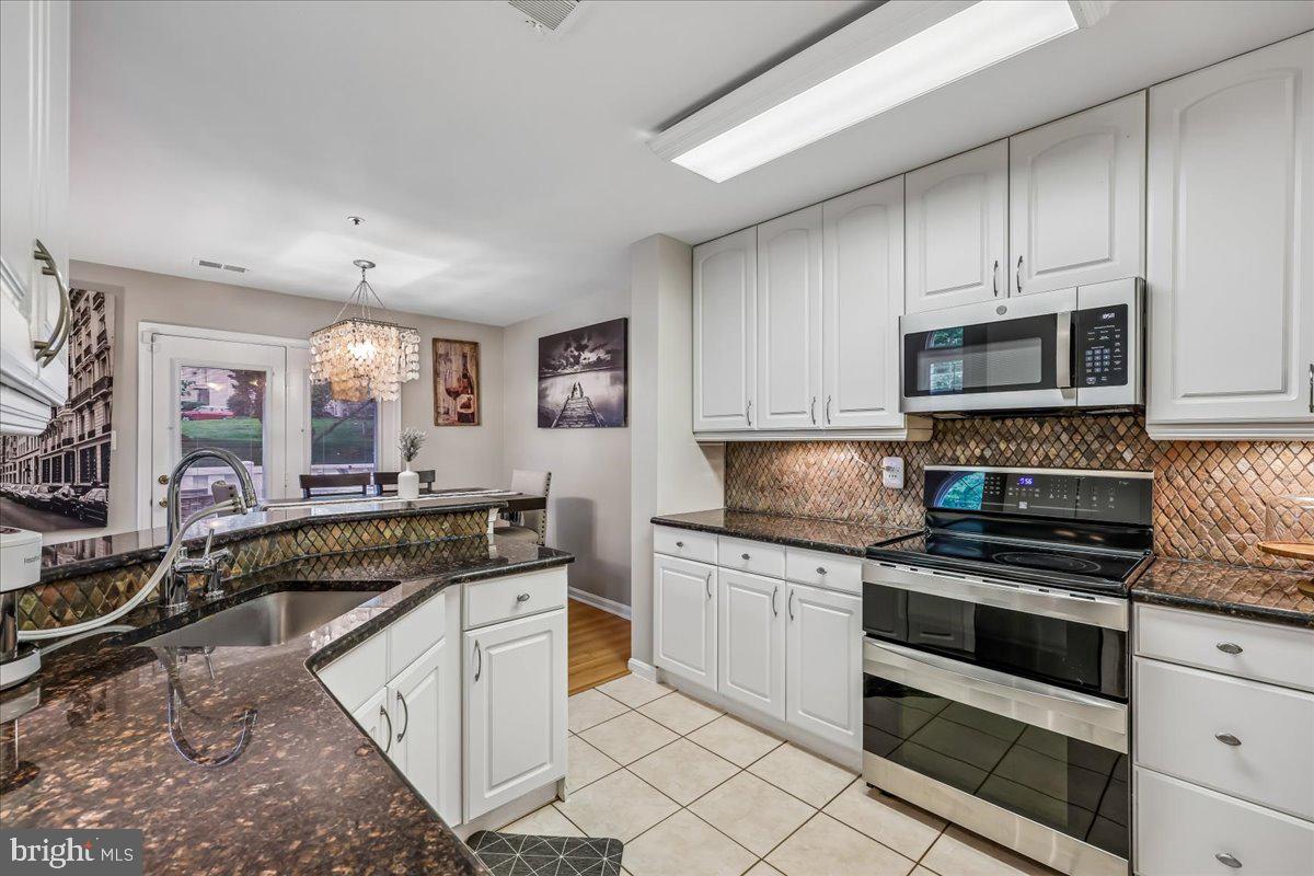 VILL AT MANCHESTER FARMS - Residential