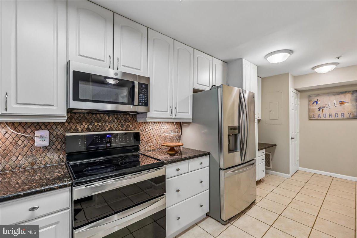 VILL AT MANCHESTER FARMS - Residential