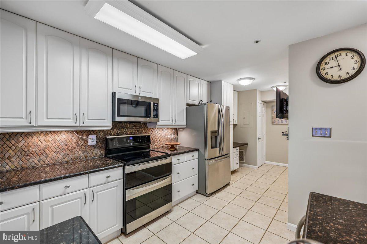 VILL AT MANCHESTER FARMS - Residential