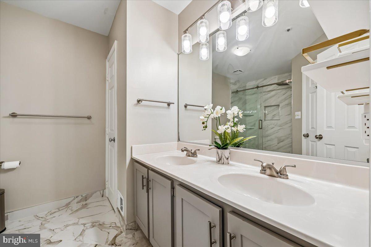 VILL AT MANCHESTER FARMS - Residential