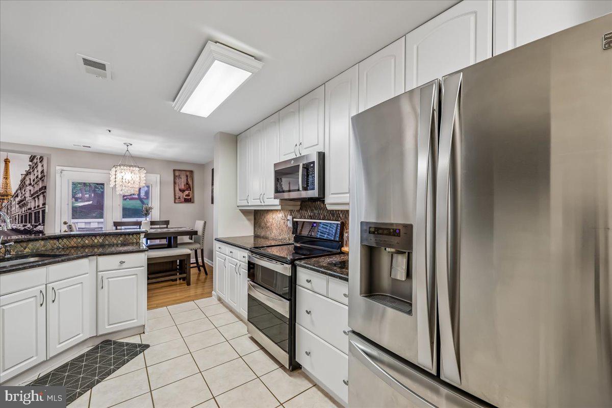 VILL AT MANCHESTER FARMS - Residential