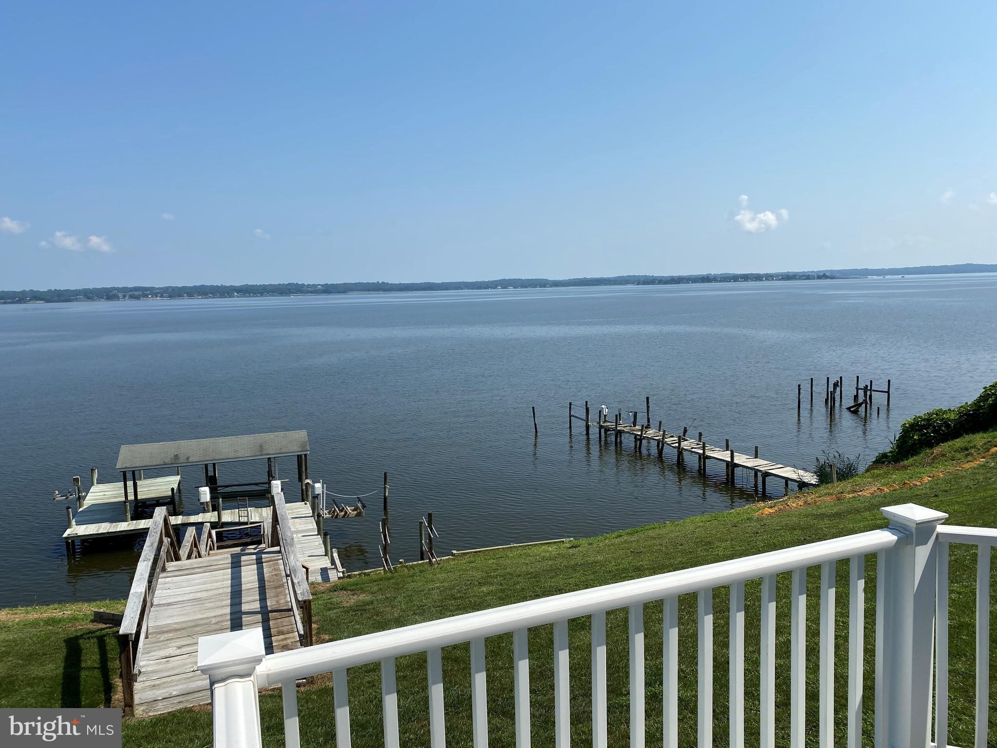 HOLLYWOOD SHORES - Residential