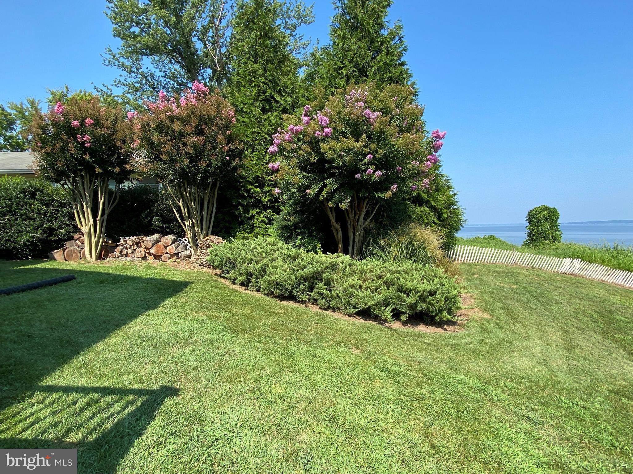 HOLLYWOOD SHORES - Residential